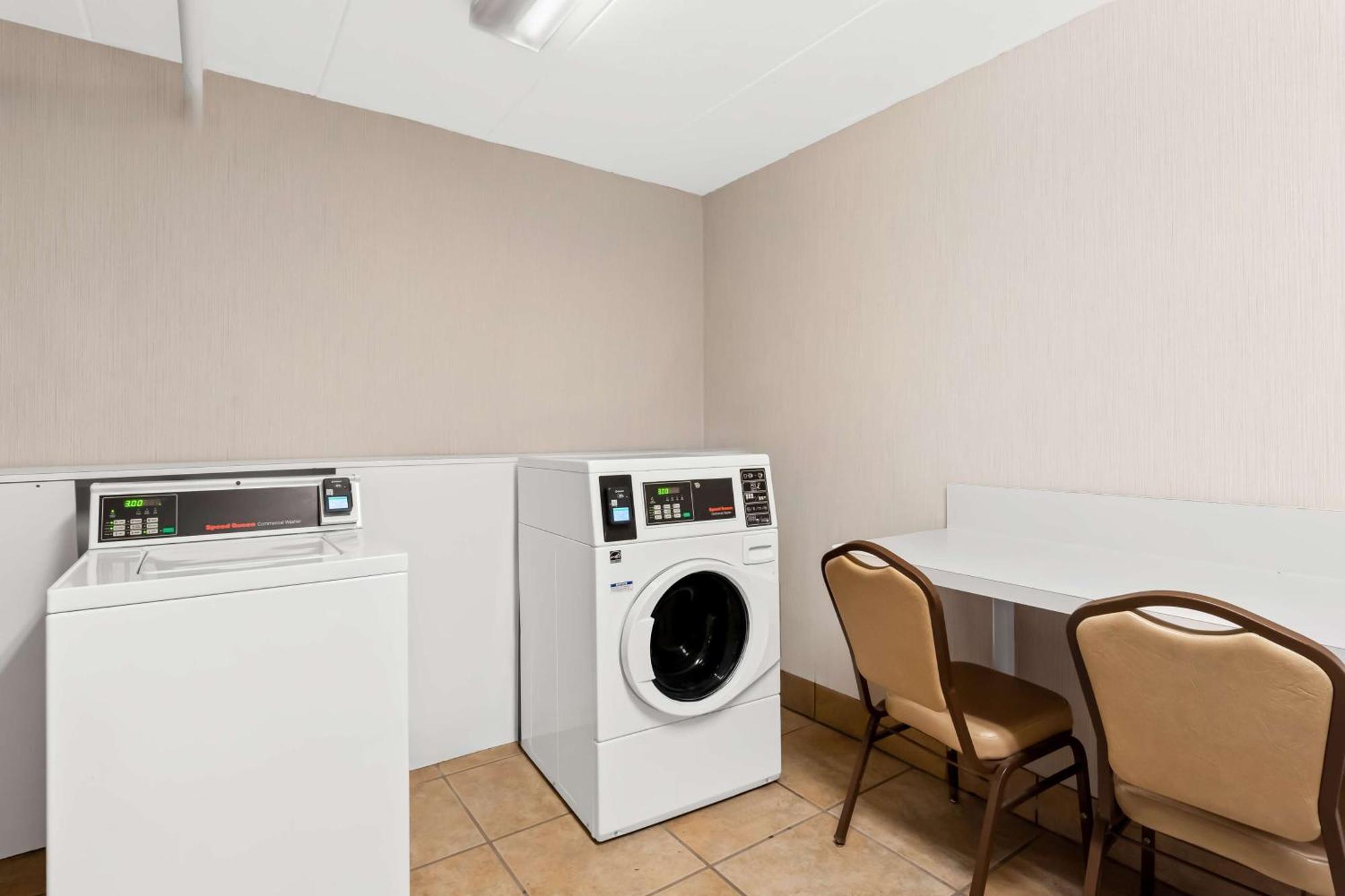 Hampton Inn Pennsville Bagian luar foto
