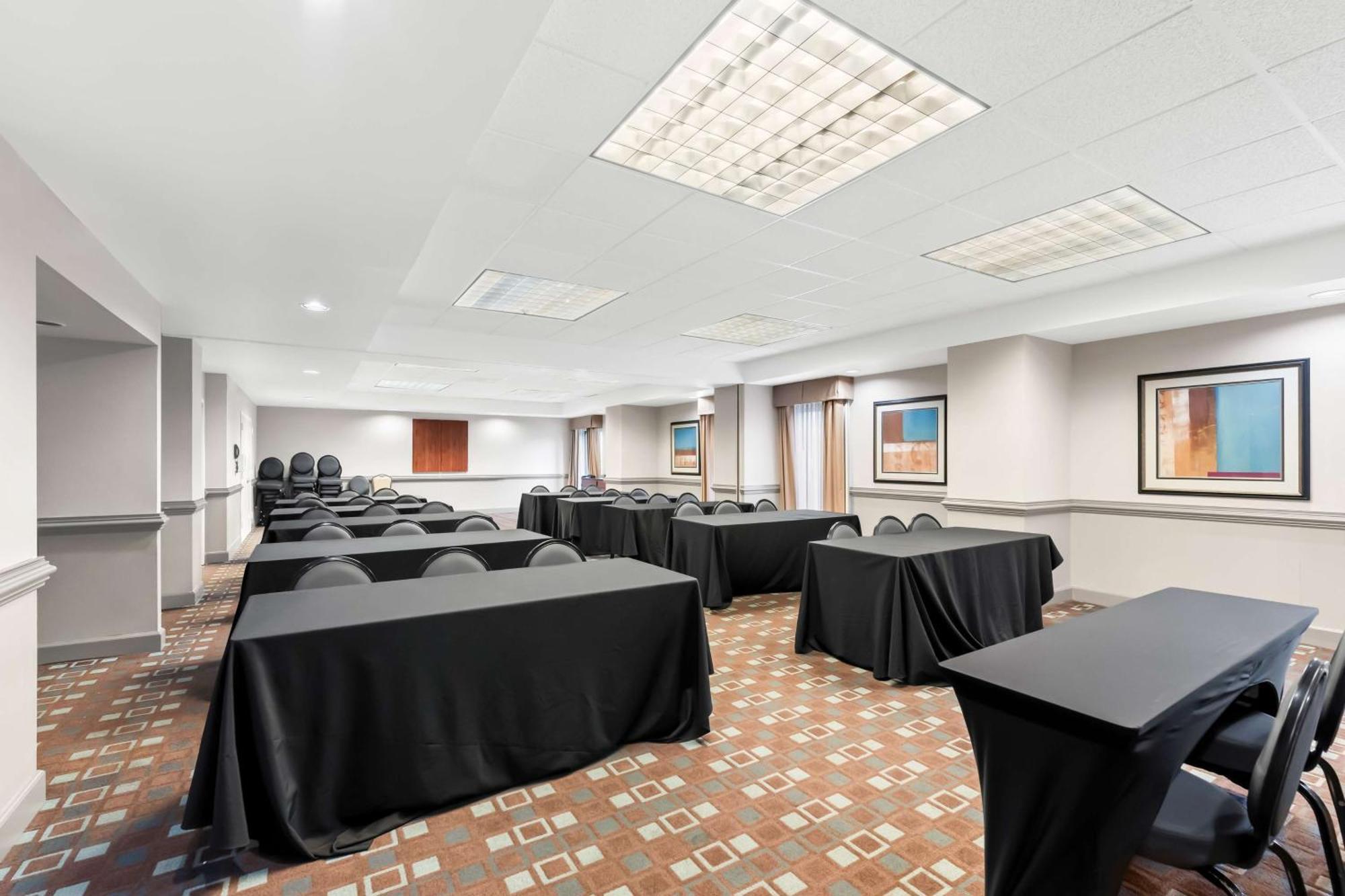 Hampton Inn Pennsville Bagian luar foto