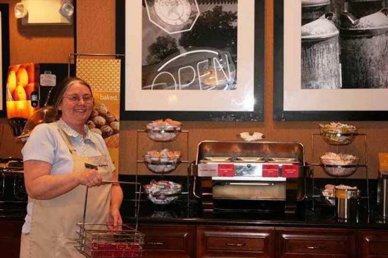 Hampton Inn Pennsville Bagian luar foto